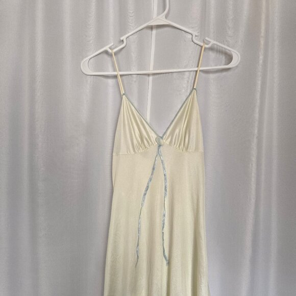 Beautiful 2 piece night gown and robe - Picture 5 of 8